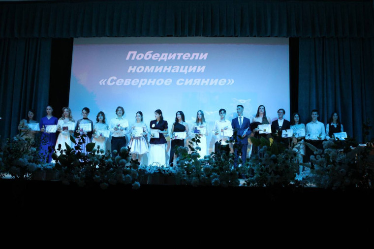 Торжественная церемония вручения аттестатов выпускникам 2025 года.