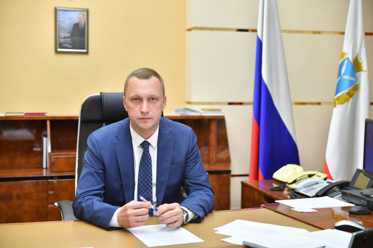 Поздравление Губернатора Саратовской области Романа Викторовича Бусаргина с последним звонком.