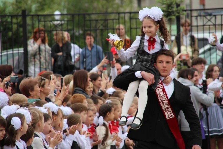 Звени, звени звонок! Грустный и весёлый!.