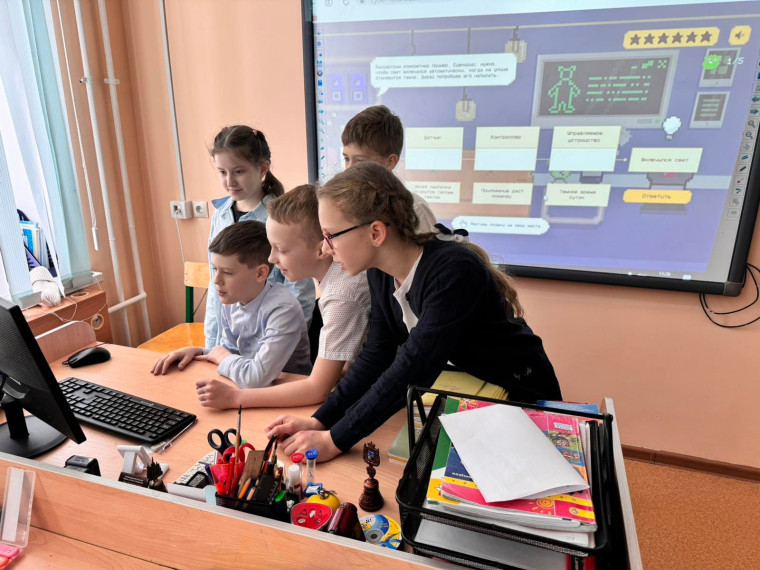 Учащиеся муниципального общеобразовательного учреждения «Гимназия №7 имени К.Д. Ушинского» принимают участие в «Уроке цифры» по теме «Кибербезопасность будущего».
