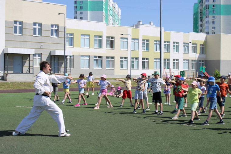 Карате для всех любителей физкультуры и спорта.