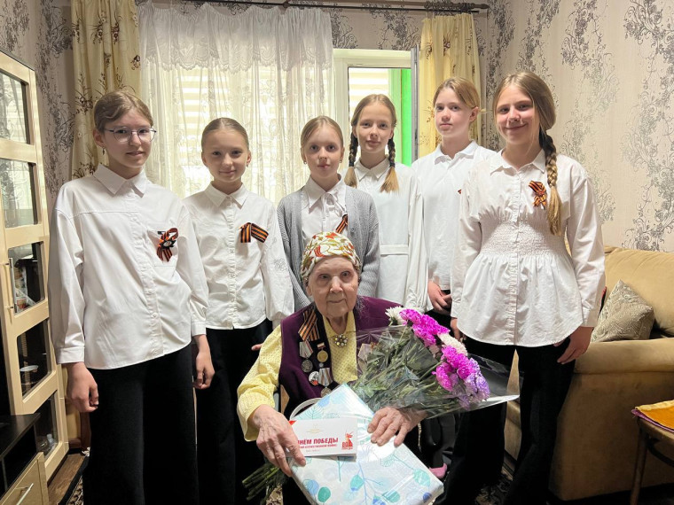 Поздравление с Днем Победы ветеранам от благодарных правнуков.